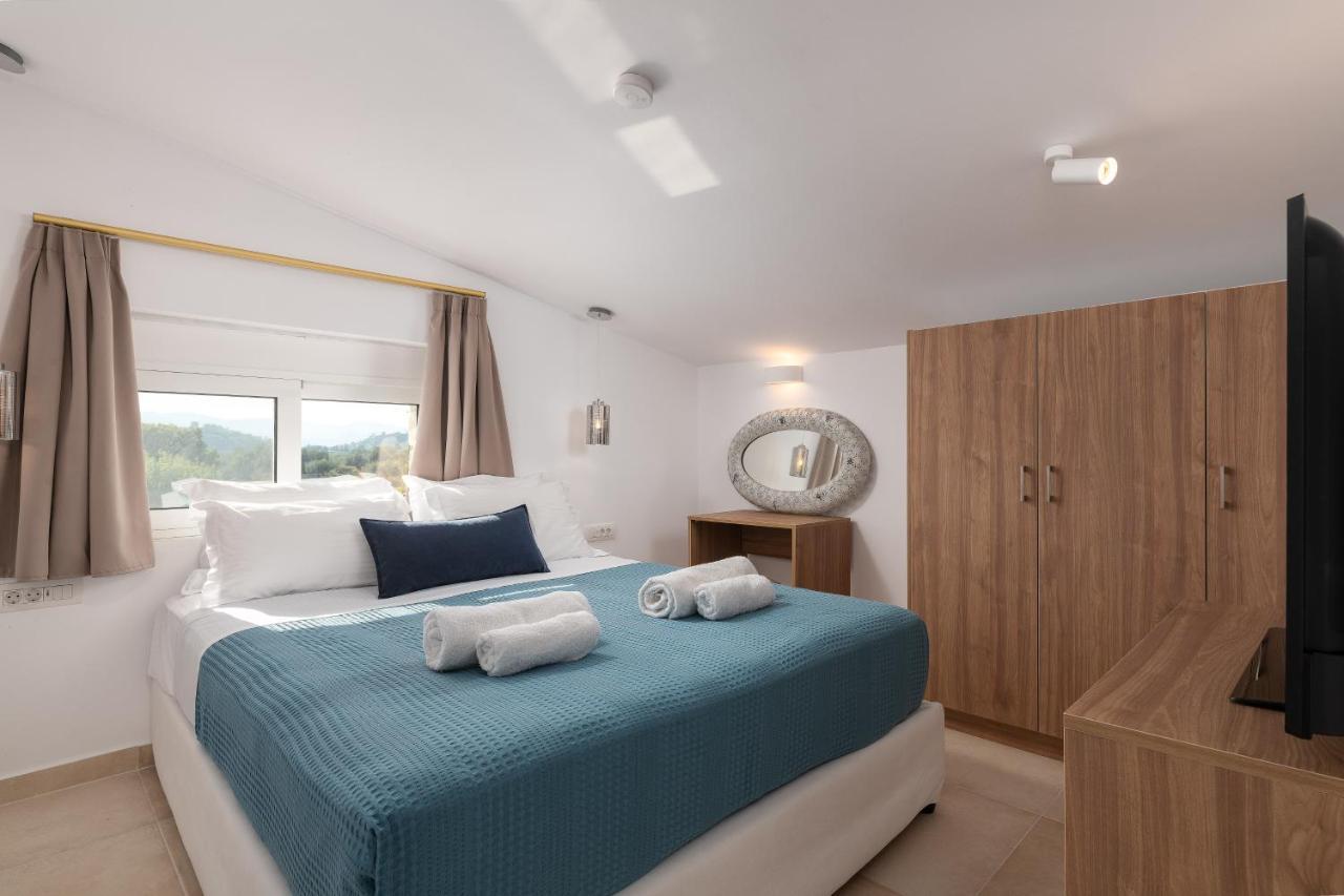Villa New Brand Loft: Beachside Retreat With Pool And Jacuzzi