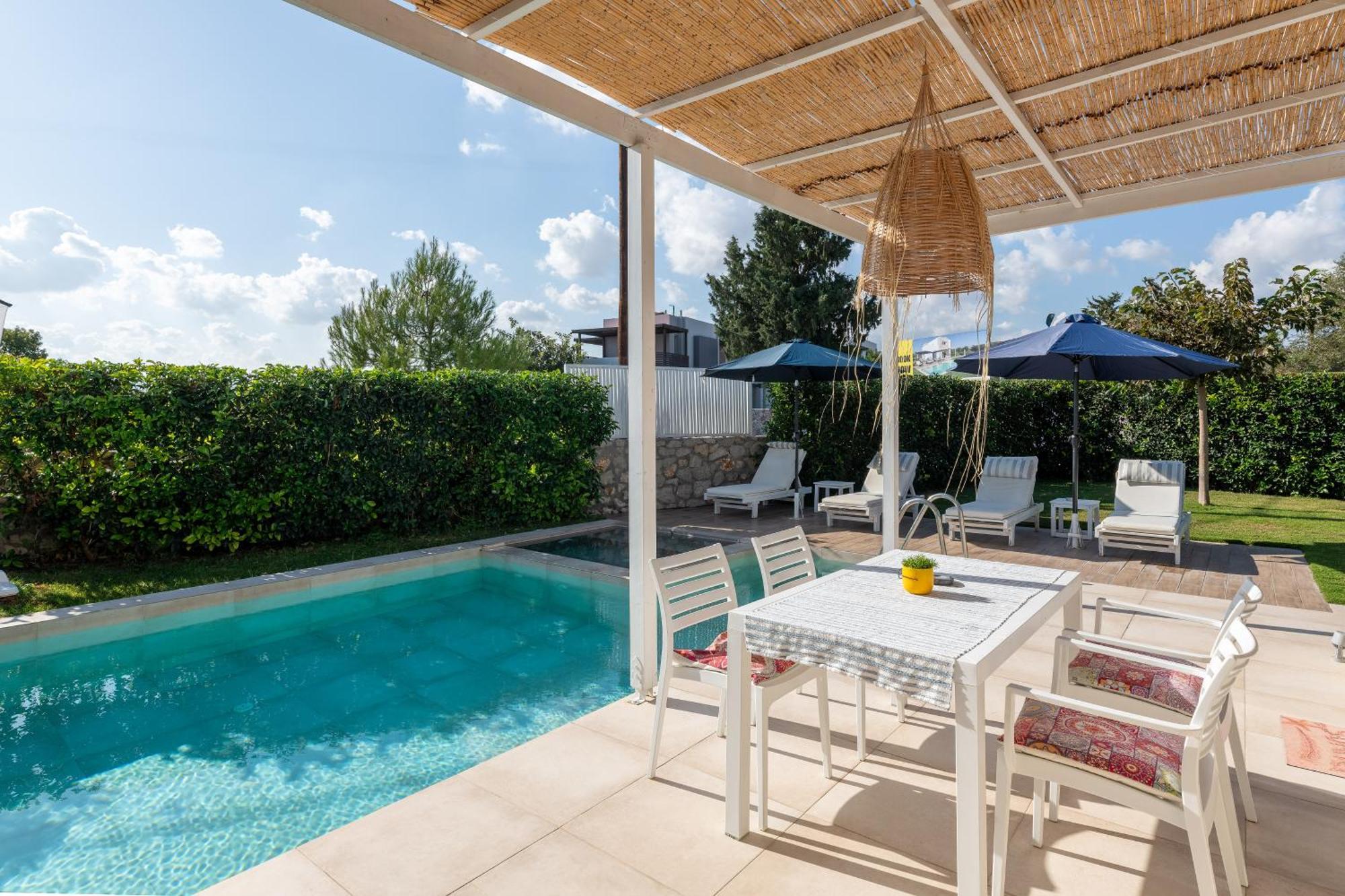 New Brand Loft: Beachside Retreat With Pool And Jacuzzi * Haraki